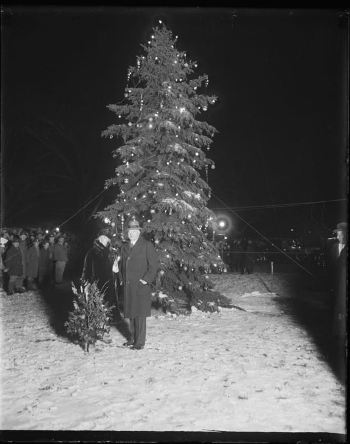 webRNS-Hoover-Christmas-Tree 1929