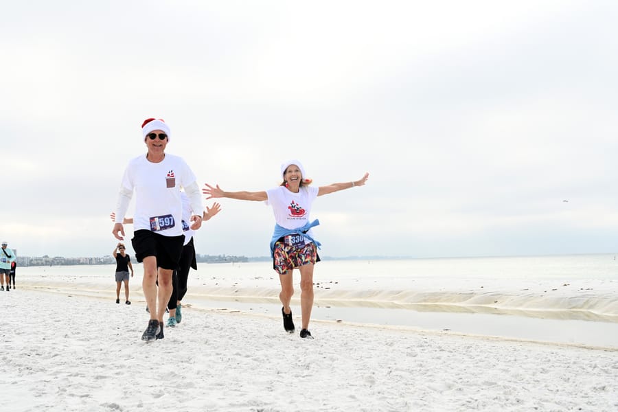 2022 Sandy Claws Beach Run