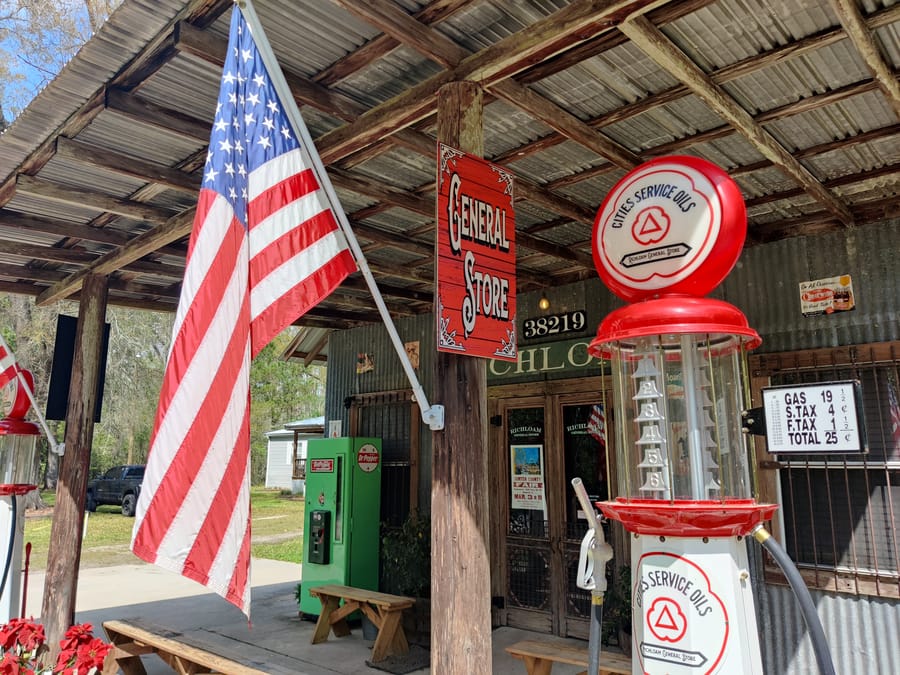 Richloam Gen Store with flag