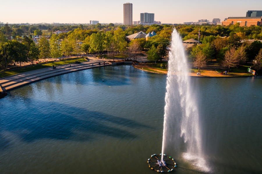 McGovern_Lake_Fountain_Aerial