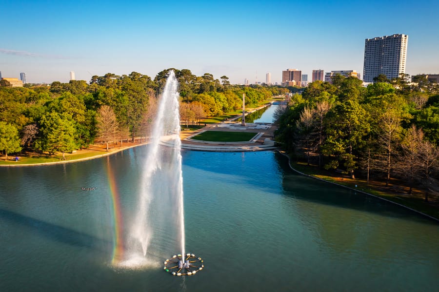 McGovern_Lake_Fountain_Rainbow_Aerial_1