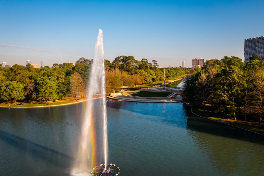 McGovern_Lake_Fountain_Rainbow_Aerial_2