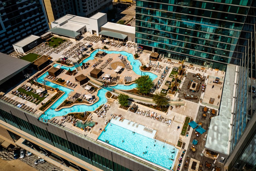 Marriott_Marquis_Altitude_Rooftop-Pool_1