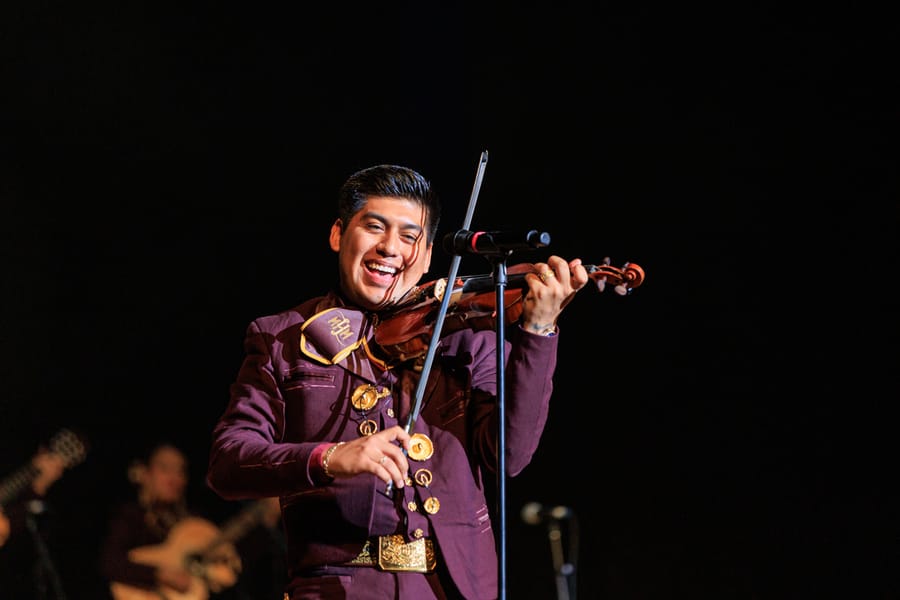 Jones_Hall-Mariachi_Herencia_de_Mexico_1