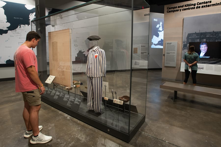 Holocaust_Museum_Houston_Exhibit_9