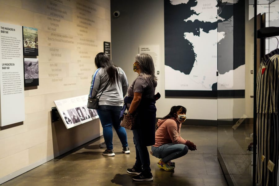 Holocaust_Museum_Houston_Exhibit_2