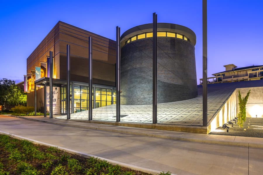 Holocaust_Museum_Houston_Exterior_Night