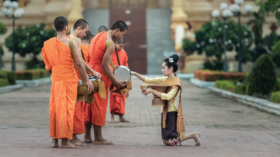 webRNS-Thailand-Monks1