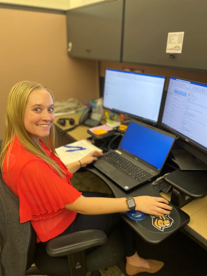 Griffin_kaitlyn_at_desk_10.21.21