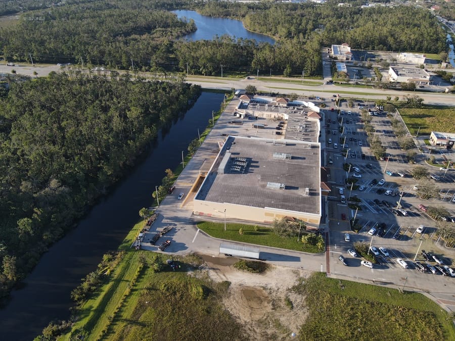 Publix Toledo Blade Plaza Post Ian (1)
