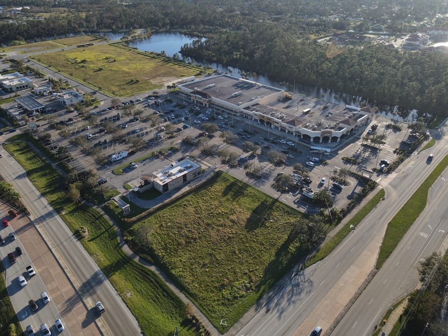 Publix Toledo Blade Plaza Post Ian (8)