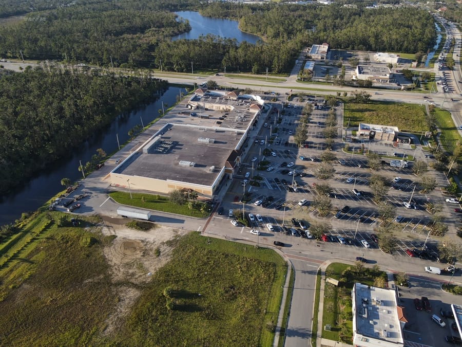 Publix Toledo Blade Plaza Post Ian (14)