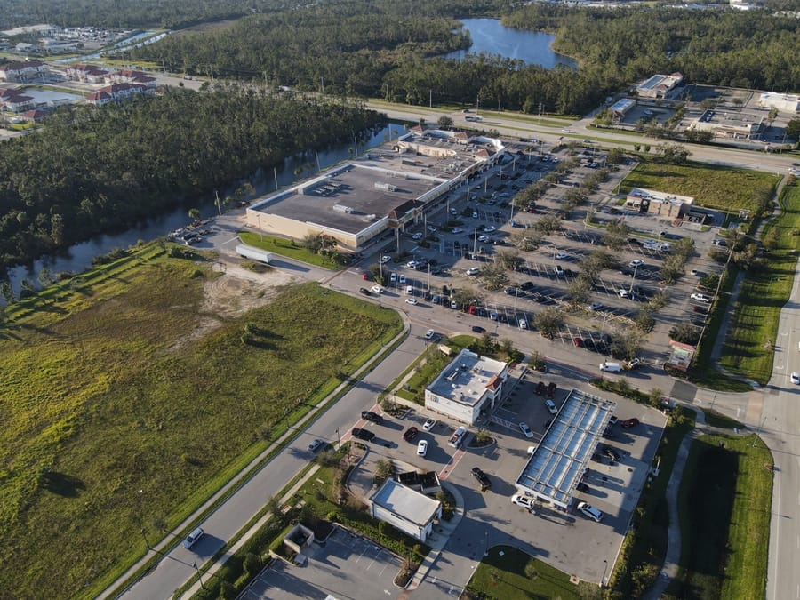 Publix Toledo Blade Plaza Post Ian (13)