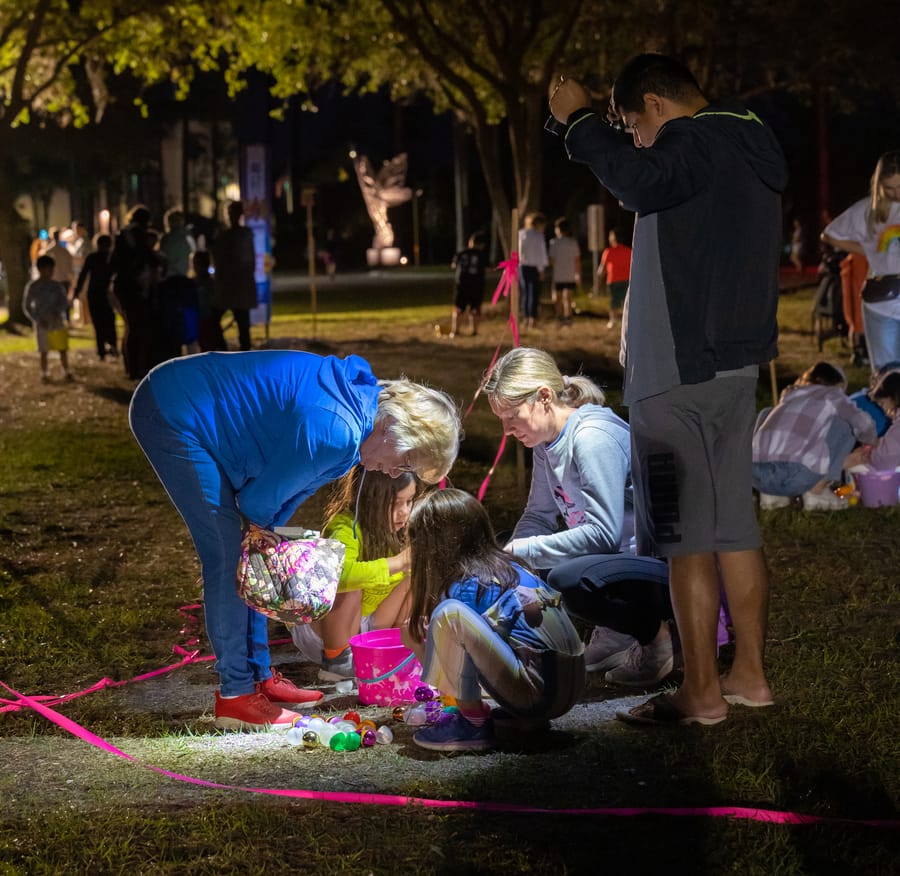 CCFG_Flashlight_Egg_Hunt_040822 (6)