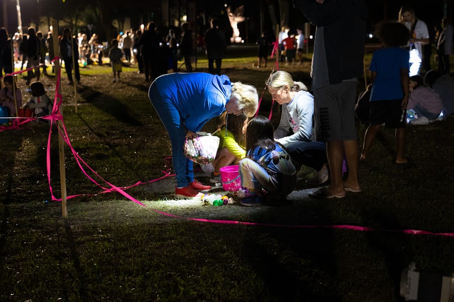 CCFG_Flashlight_Egg_Hunt_040822 (5)