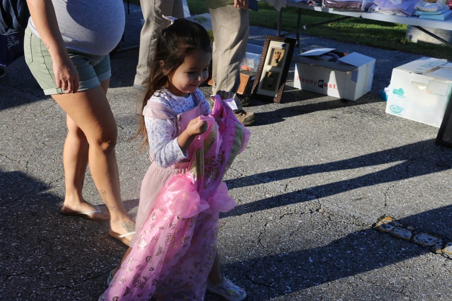 Community_Yard_Sale_20231104 (18)