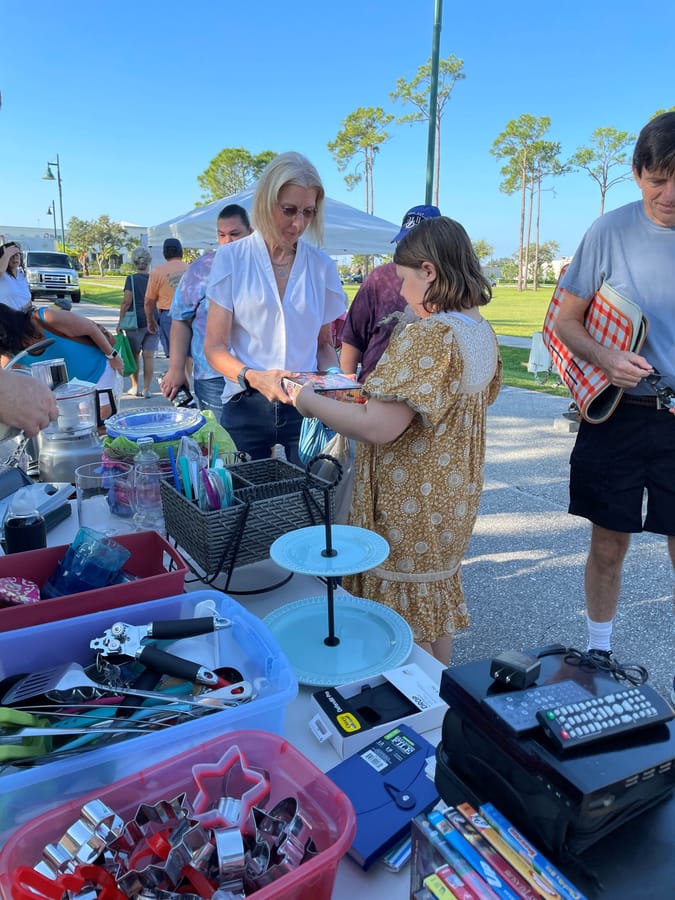 Community_Yard_Sale_09.23(38)