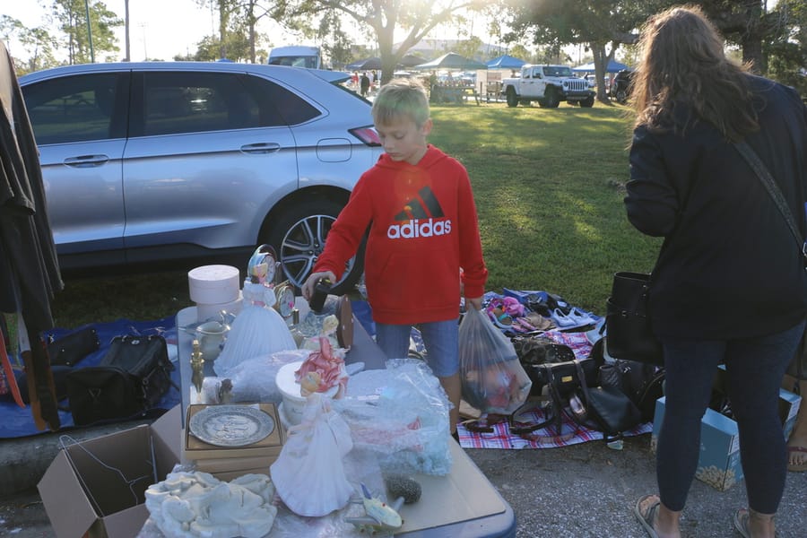 Community_Yard_Sale_20231104 (12)