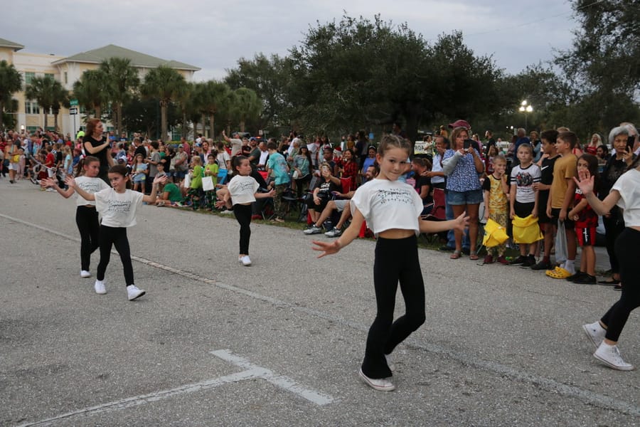 Poinsettia_parade_festival_20231202 (151)