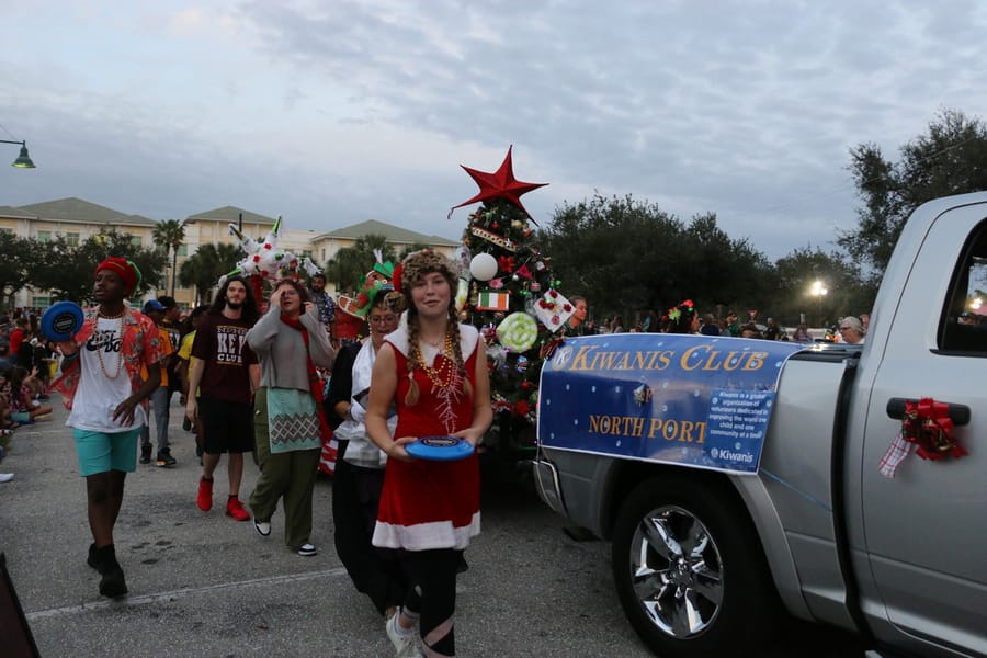 Poinsettia_parade_festival_20231202 (193)