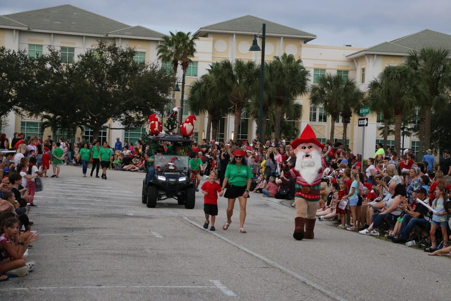 Poinsettia_parade_festival_20231202 (100)