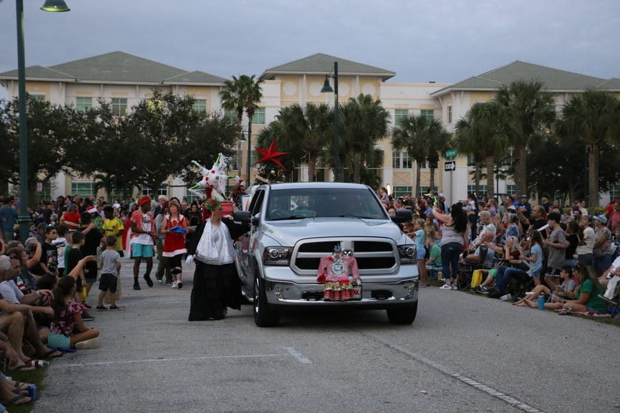 Poinsettia_parade_festival_20231202 (188)