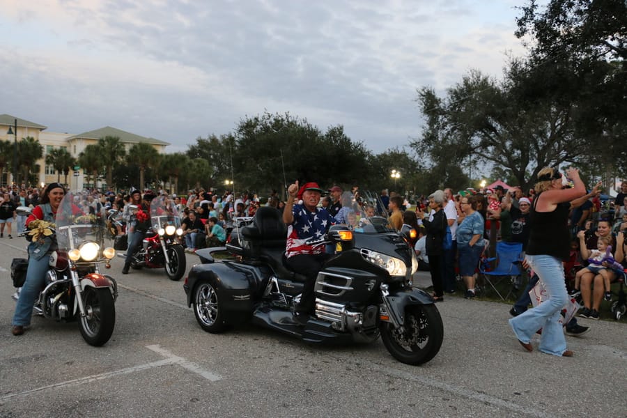 Poinsettia_parade_festival_20231202 (173)