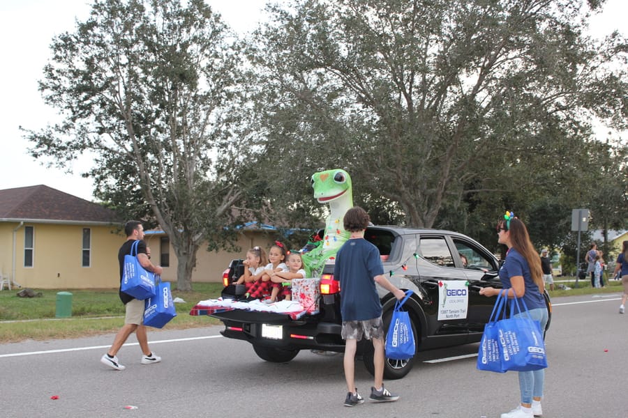 Poinsettia_parade_festival_20231202 (599)