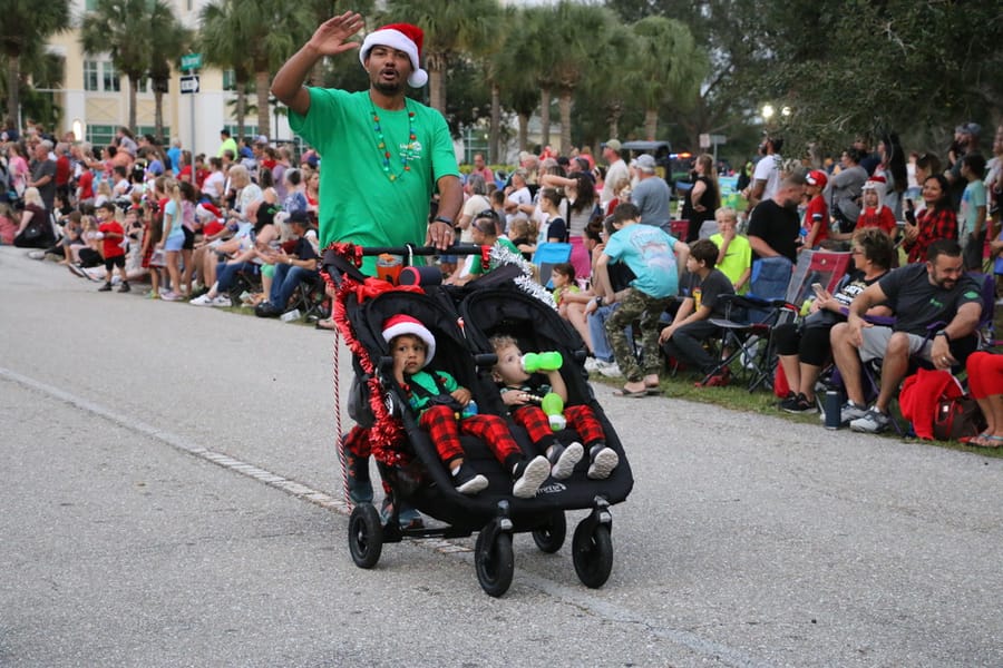 Poinsettia_parade_festival_20231202 (110)