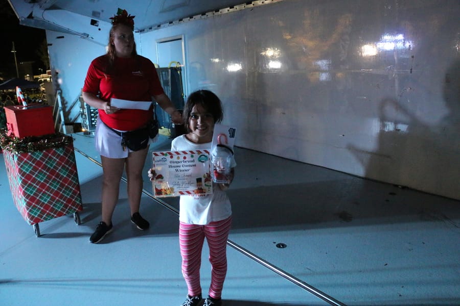 Poinsettia_parade_festival_20231202 (480)