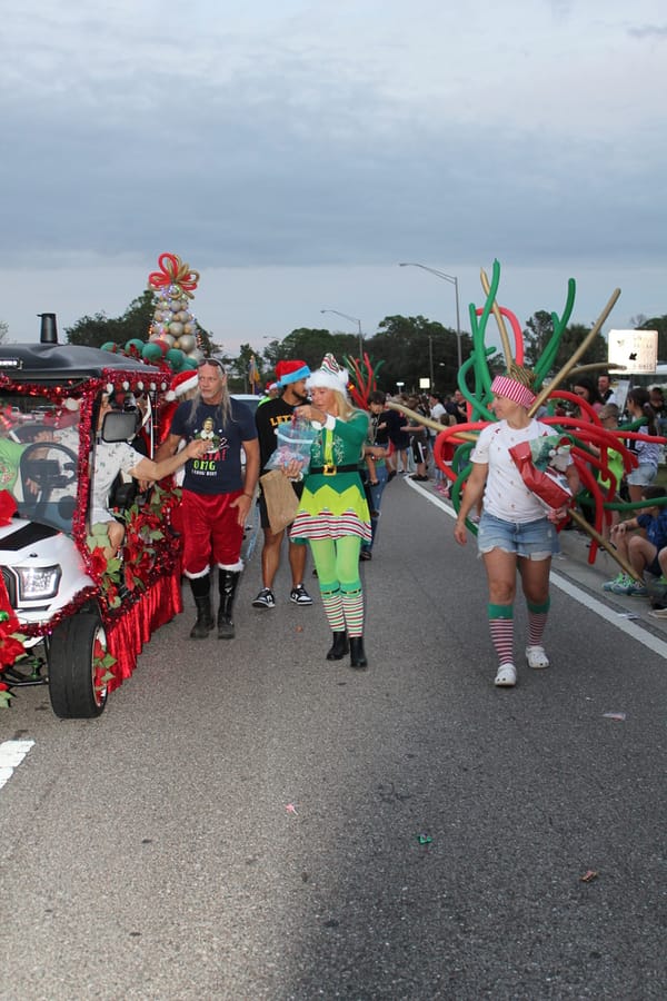 Poinsettia_parade_festival_20231202 (614)