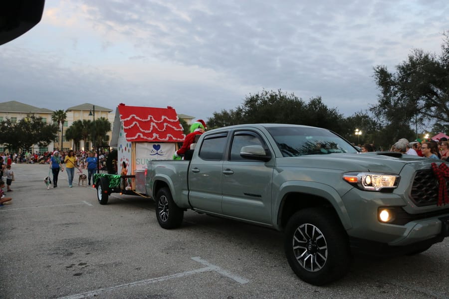Poinsettia_parade_festival_20231202 (182)