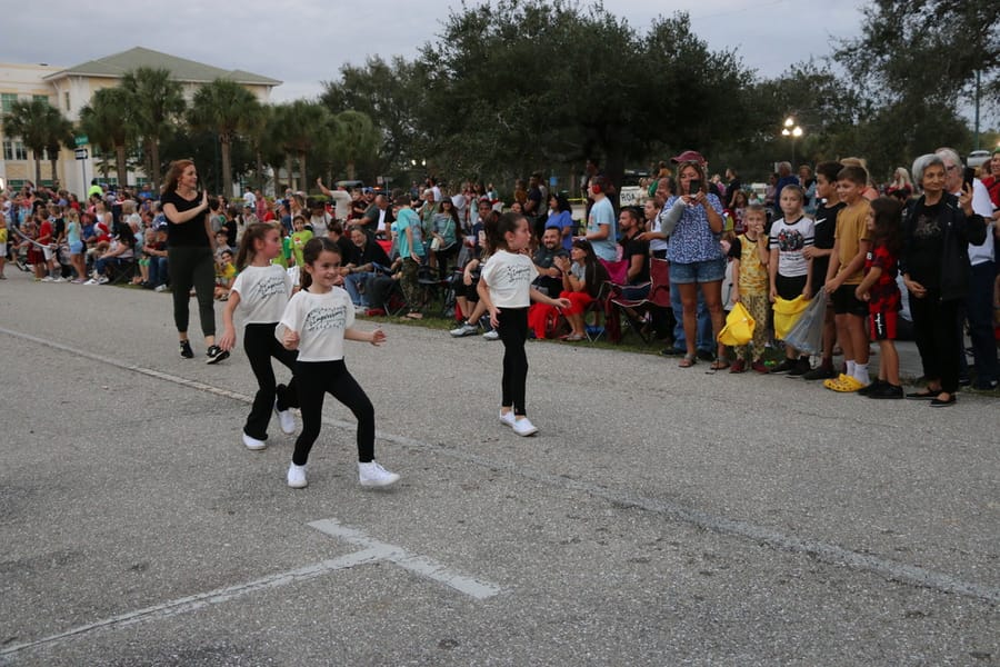 Poinsettia_parade_festival_20231202 (152)