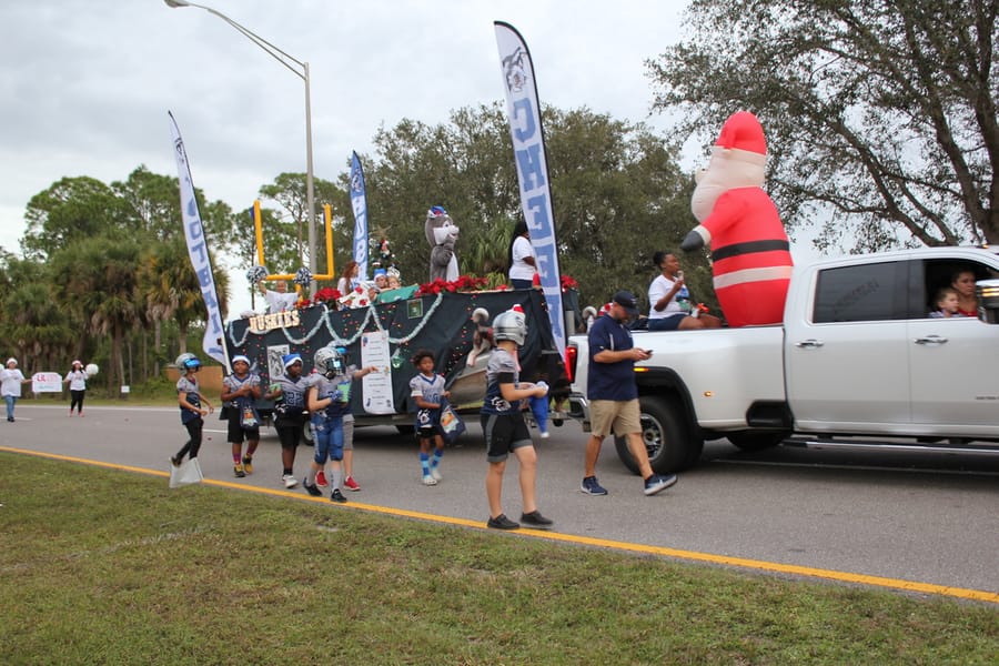 Poinsettia_parade_festival_20231202 (597)