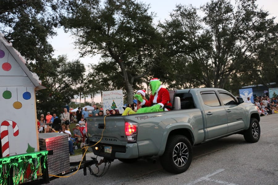 Poinsettia_parade_festival_20231202 (184)