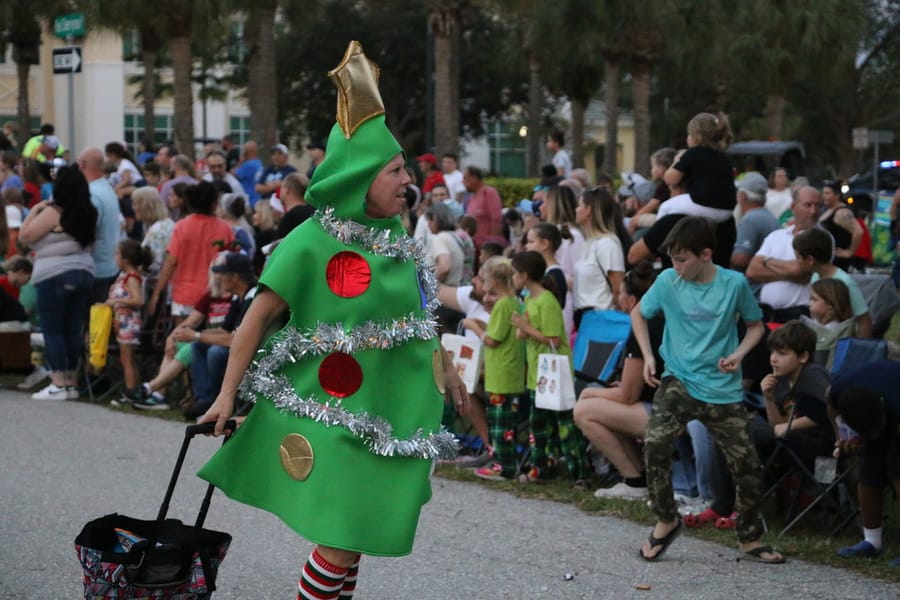 Poinsettia_parade_festival_20231202 (200)