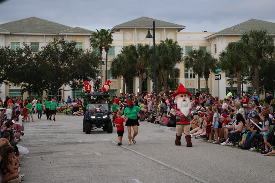 Poinsettia_parade_festival_20231202 (99)