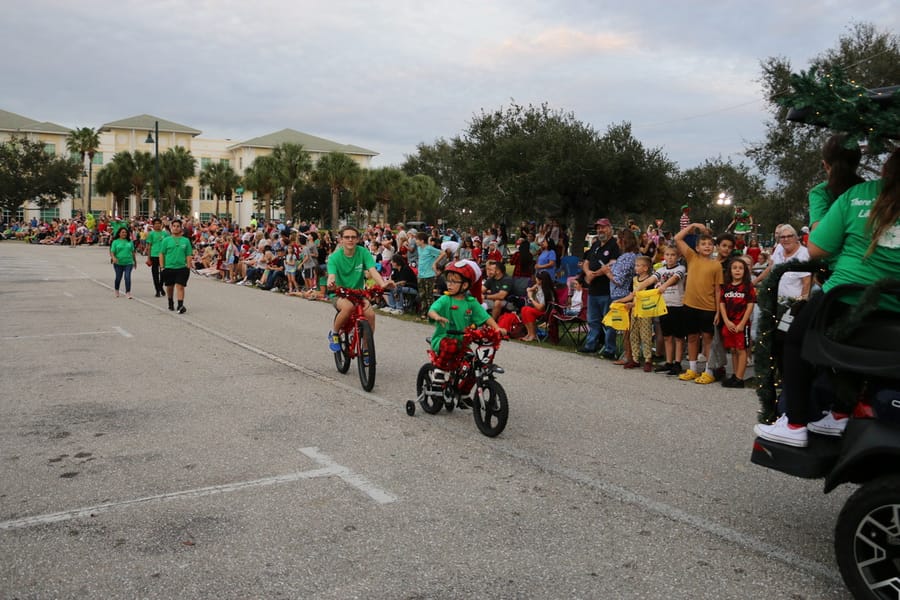 Poinsettia_parade_festival_20231202 (107)