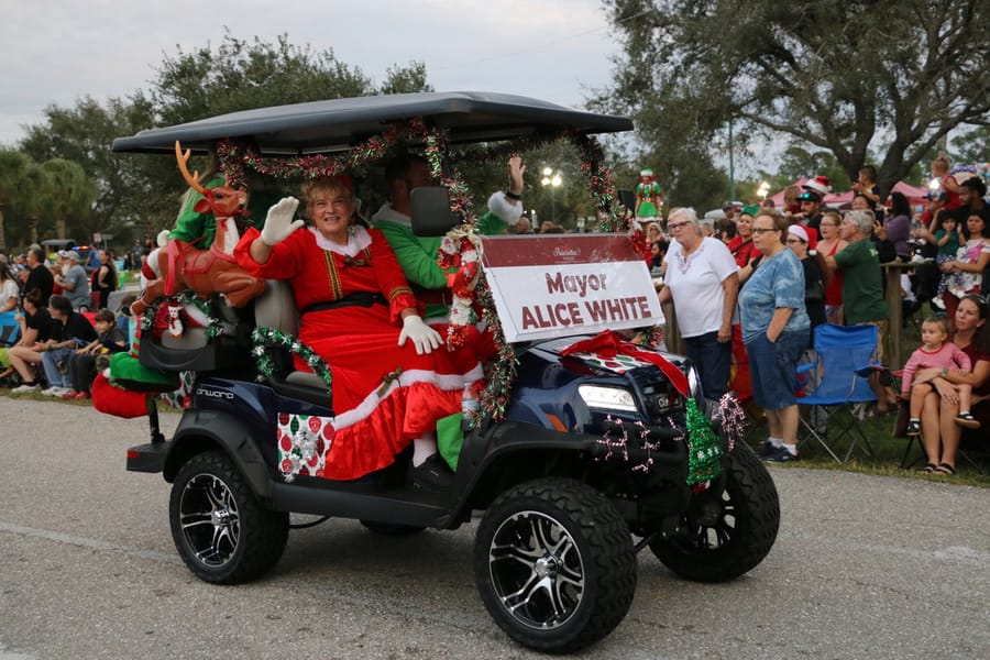 Poinsettia_parade_festival_20231202 (117)
