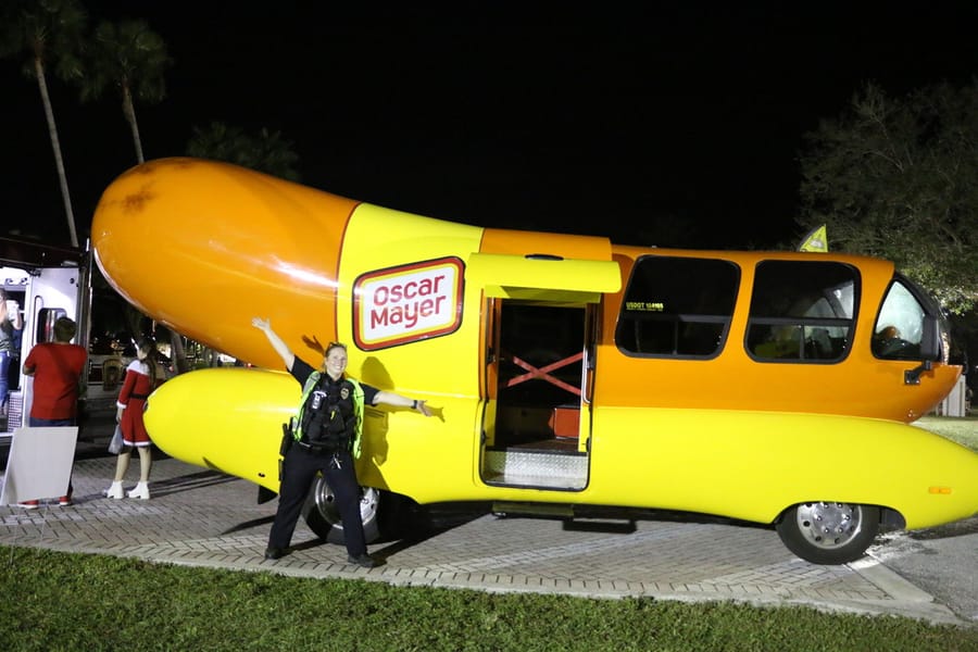 Poinsettia_parade_festival_20231202 (521)