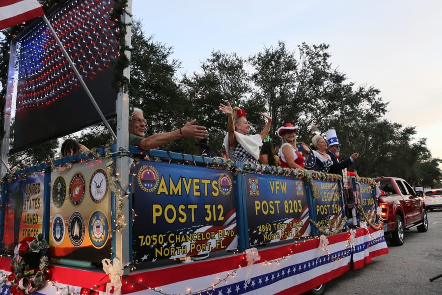 Poinsettia_parade_festival_20231202 (170)