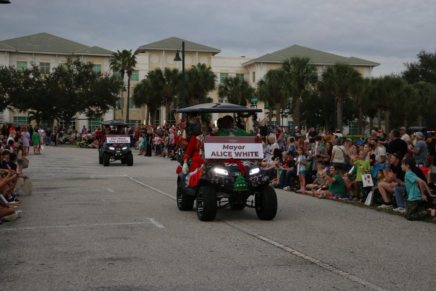 Poinsettia_parade_festival_20231202 (115)