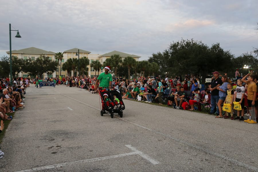 Poinsettia_parade_festival_20231202 (109)