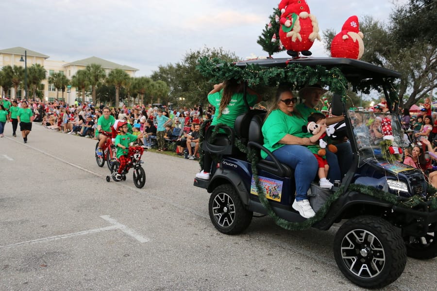 Poinsettia_parade_festival_20231202 (106)