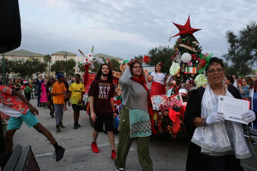 Poinsettia_parade_festival_20231202 (194)