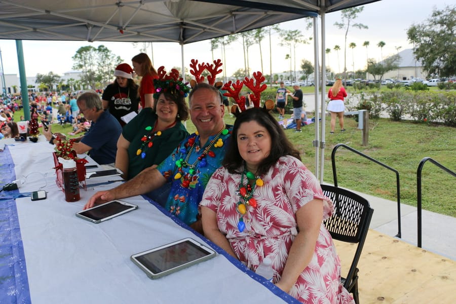 Poinsettia_parade_festival_20231202 (77)