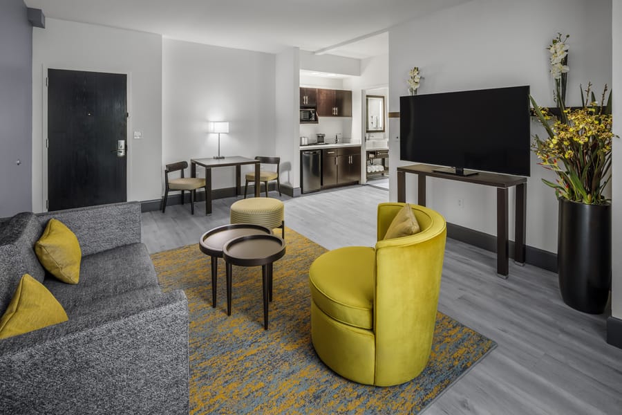 Guestroom-Room 220-King Suite 3 (1)