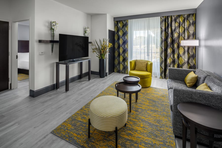 Guestroom-Room 220-King Suite 2 (1)
