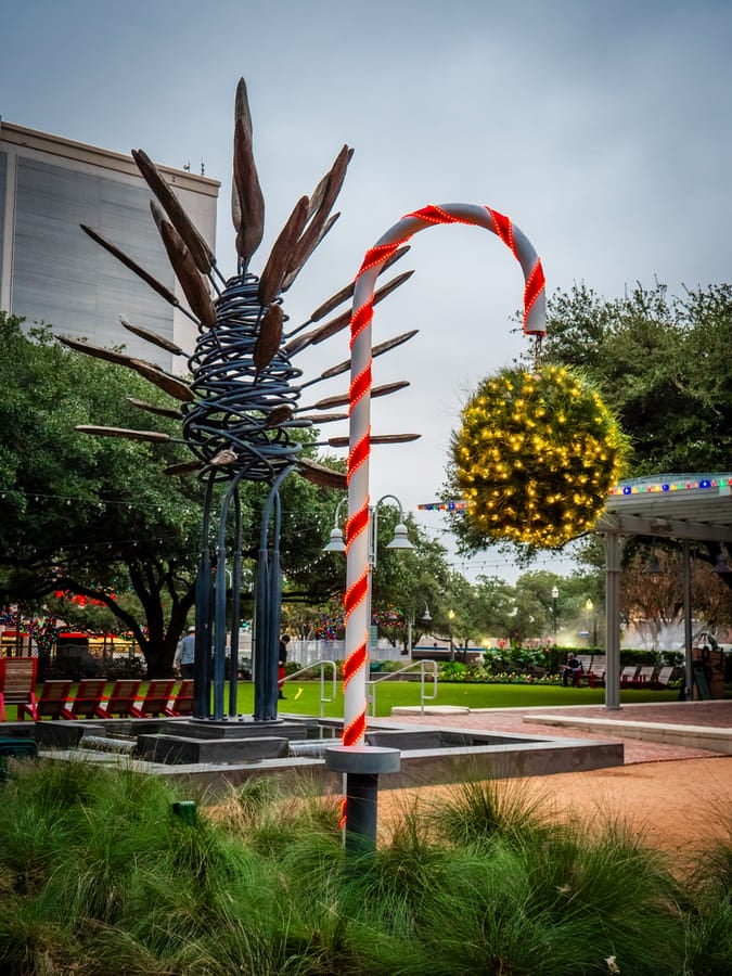 Market_Square_Park-Mistletoe_Square_2023_4