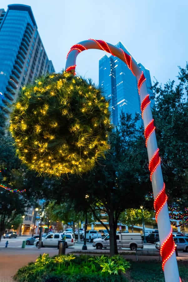 Market_Square_Park-Mistletoe_Square_2023_5